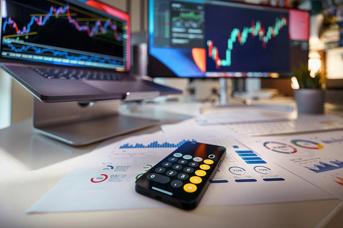 تفاوت‌های کلیدی بین بازار فارکس و بازار سهام چیست؟